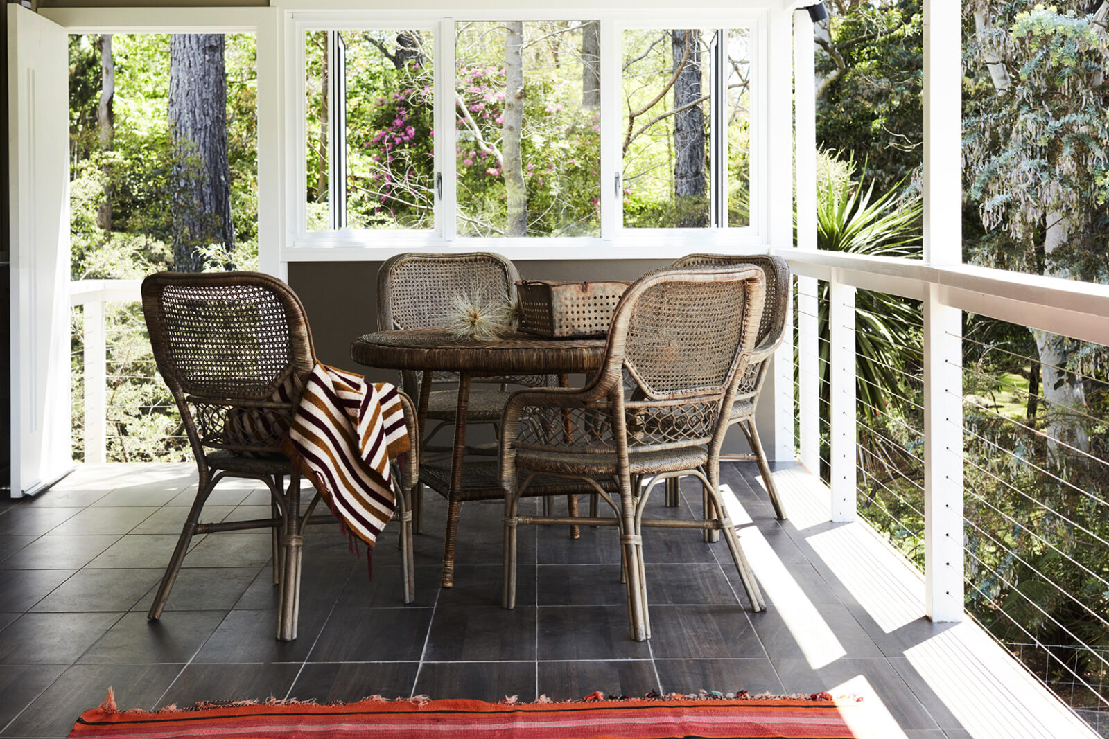 Wf Balcony Tablee 015 258